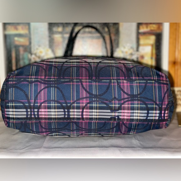 Coach Signature Tartan Plaid Tote – Style F20109 - Picture 4 of 11